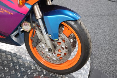 Lot 77 - 1995 Yamaha YZF750