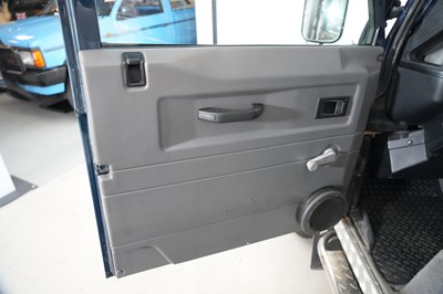 Lot 1998 Land Rover Defender