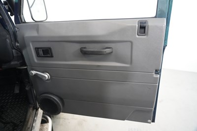 Lot 1998 Land Rover Defender