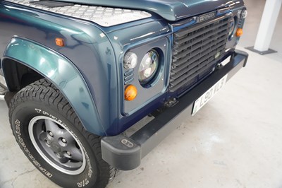 Lot 1998 Land Rover Defender