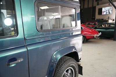 Lot 1998 Land Rover Defender
