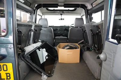 Lot 1998 Land Rover Defender