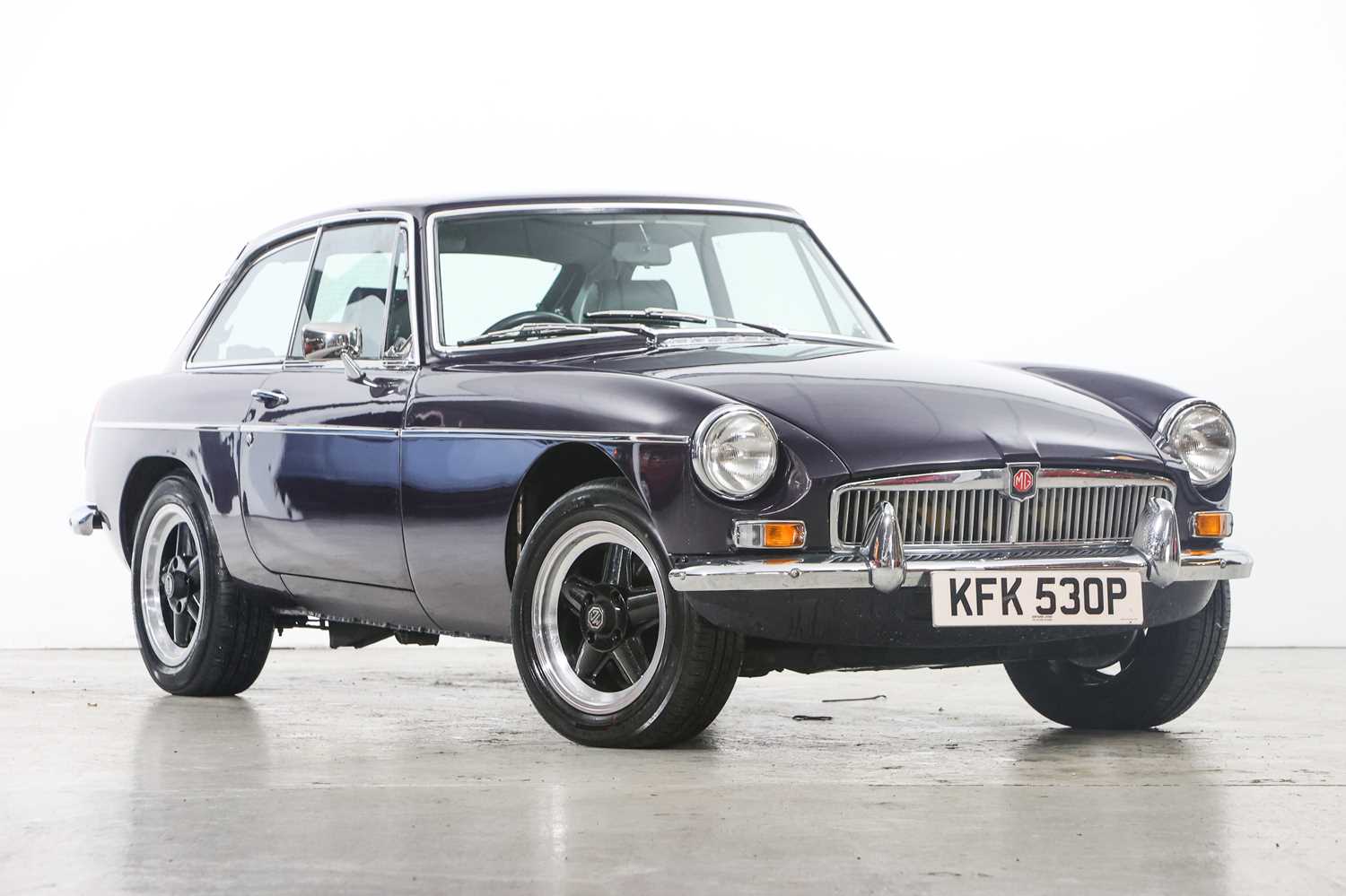228 - 1975 MG B GT V8