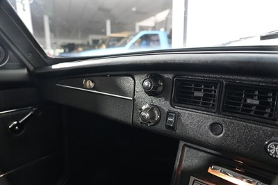 Lot 228 - 1975 MG B GT V8
