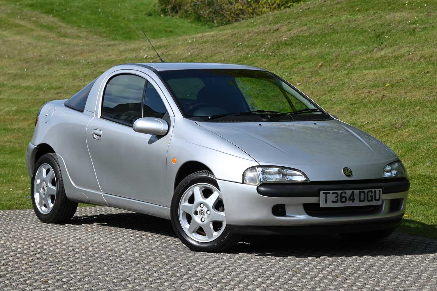 Lot 48 - 1999 Vauxhall Tigra Chequers