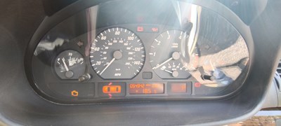 Lot 2002 BMW 325 Ci SE