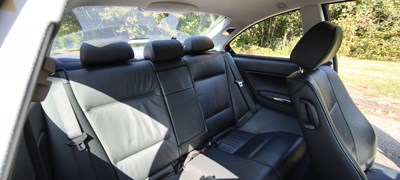 Lot 2002 BMW 325 Ci SE