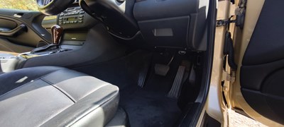 Lot 2002 BMW 325 Ci SE