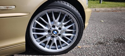 Lot 2002 BMW 325 Ci SE
