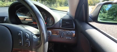 Lot 2002 BMW 325 Ci SE
