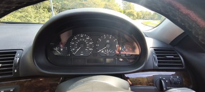 Lot 2002 BMW 325 Ci SE