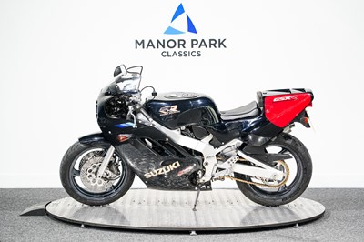 Lot 1990 Suzuki GSXR400RR SP
