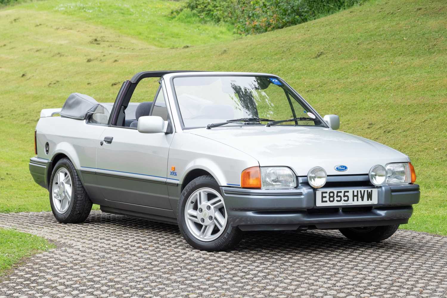 Lot 53 - 1988 Ford Escort XR3i Cabriolet