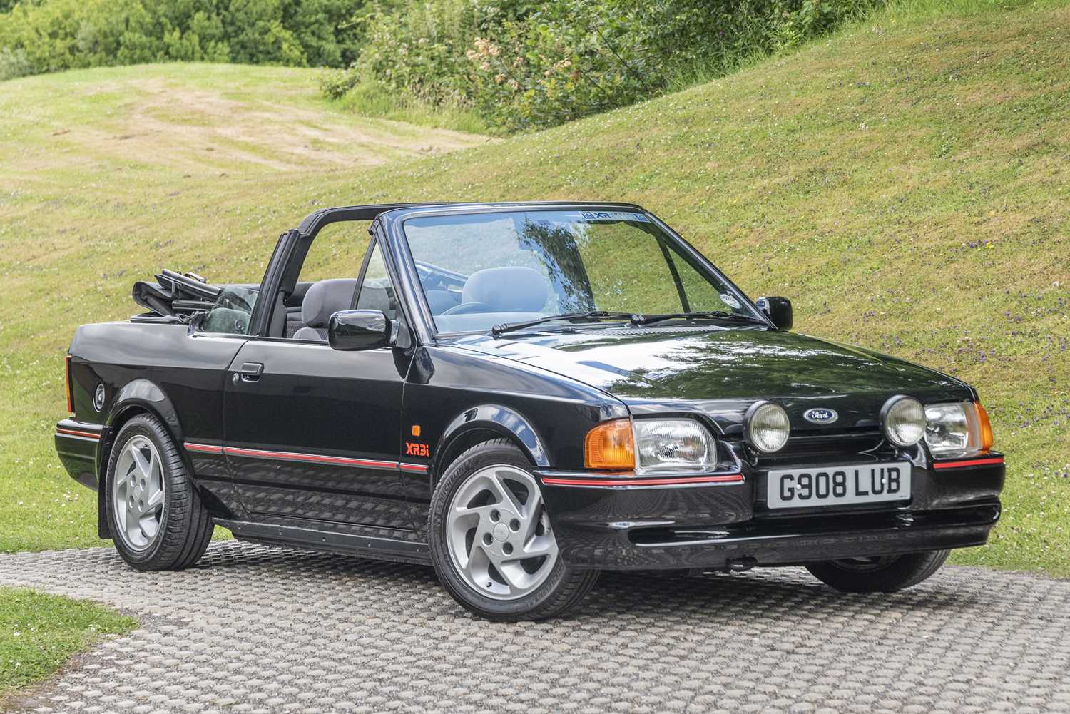 Lot 70 - 1989 Ford Escort XR3i Cabriolet