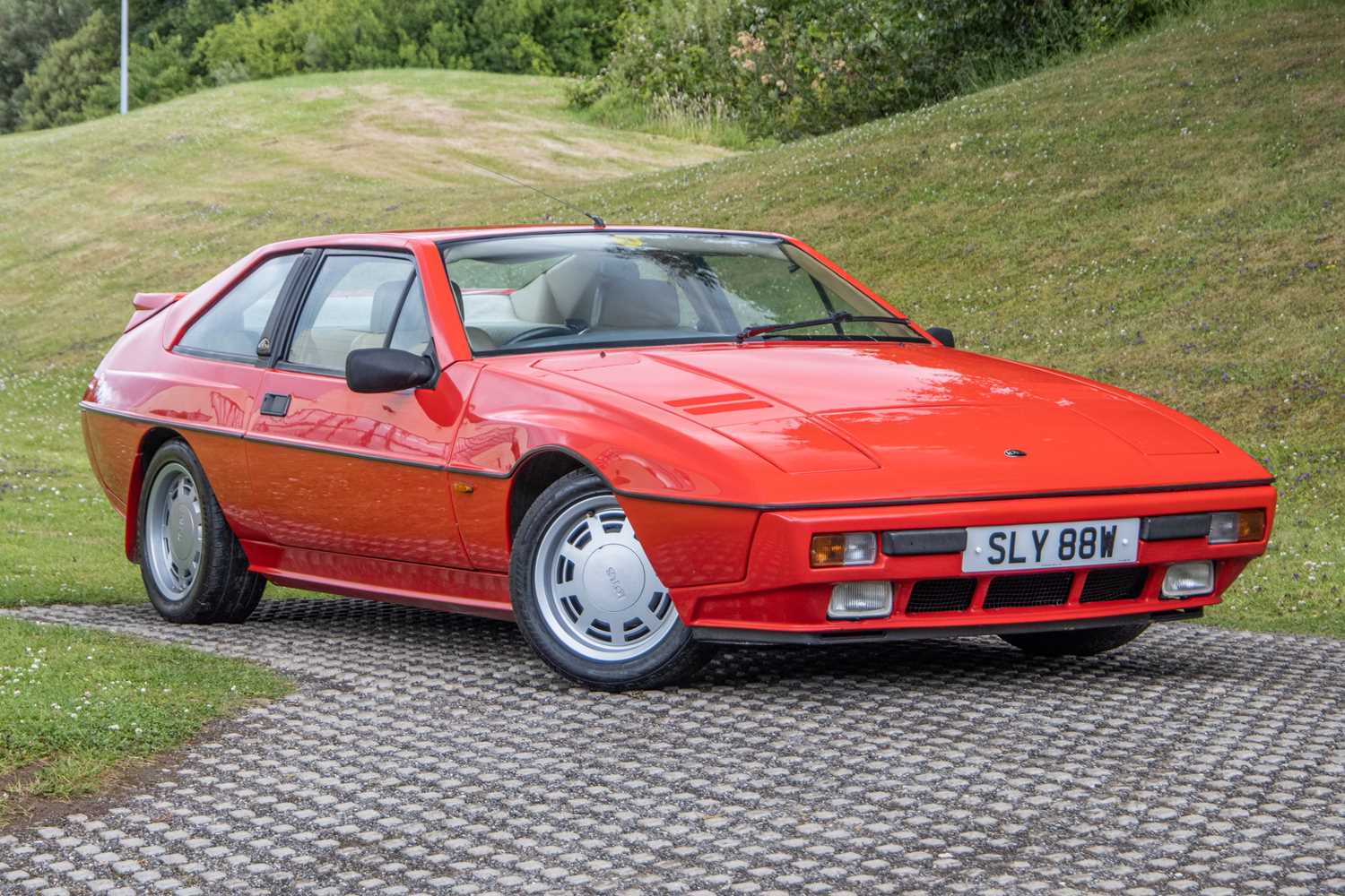 Lot 42 - 1988 Lotus Excel SE