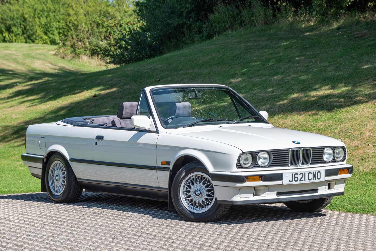 Lot 18 - 1992 BMW 318i Convertible