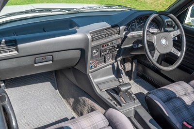 Lot 18 - 1992 BMW 318i Convertible