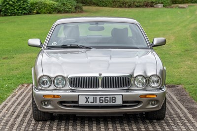 Lot 77 - 1999 Jaguar XJ8