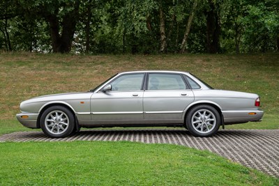 Lot 77 - 1999 Jaguar XJ8
