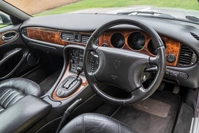 Lot 77 - 1999 Jaguar XJ8