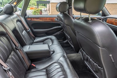 Lot 77 - 1999 Jaguar XJ8