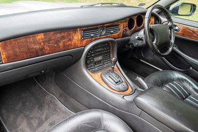 Lot 77 - 1999 Jaguar XJ8