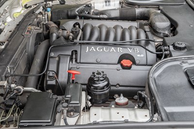 Lot 77 - 1999 Jaguar XJ8