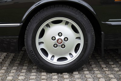 Lot 4 - 1997 Jaguar XJ Sport 4.0