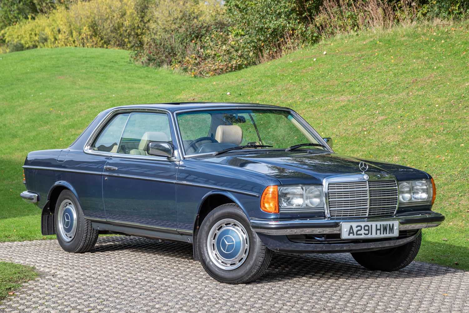 Lot 47 - 1984 Mercedes-Benz 230 CE