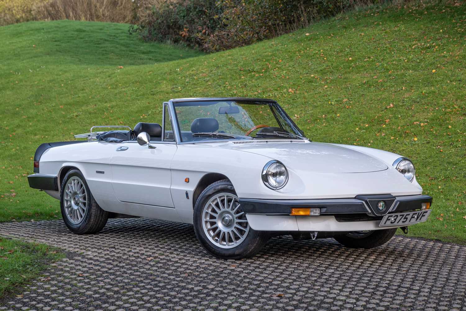 Lot 38 - 1988 Alfa Romeo Spider S3 1.6